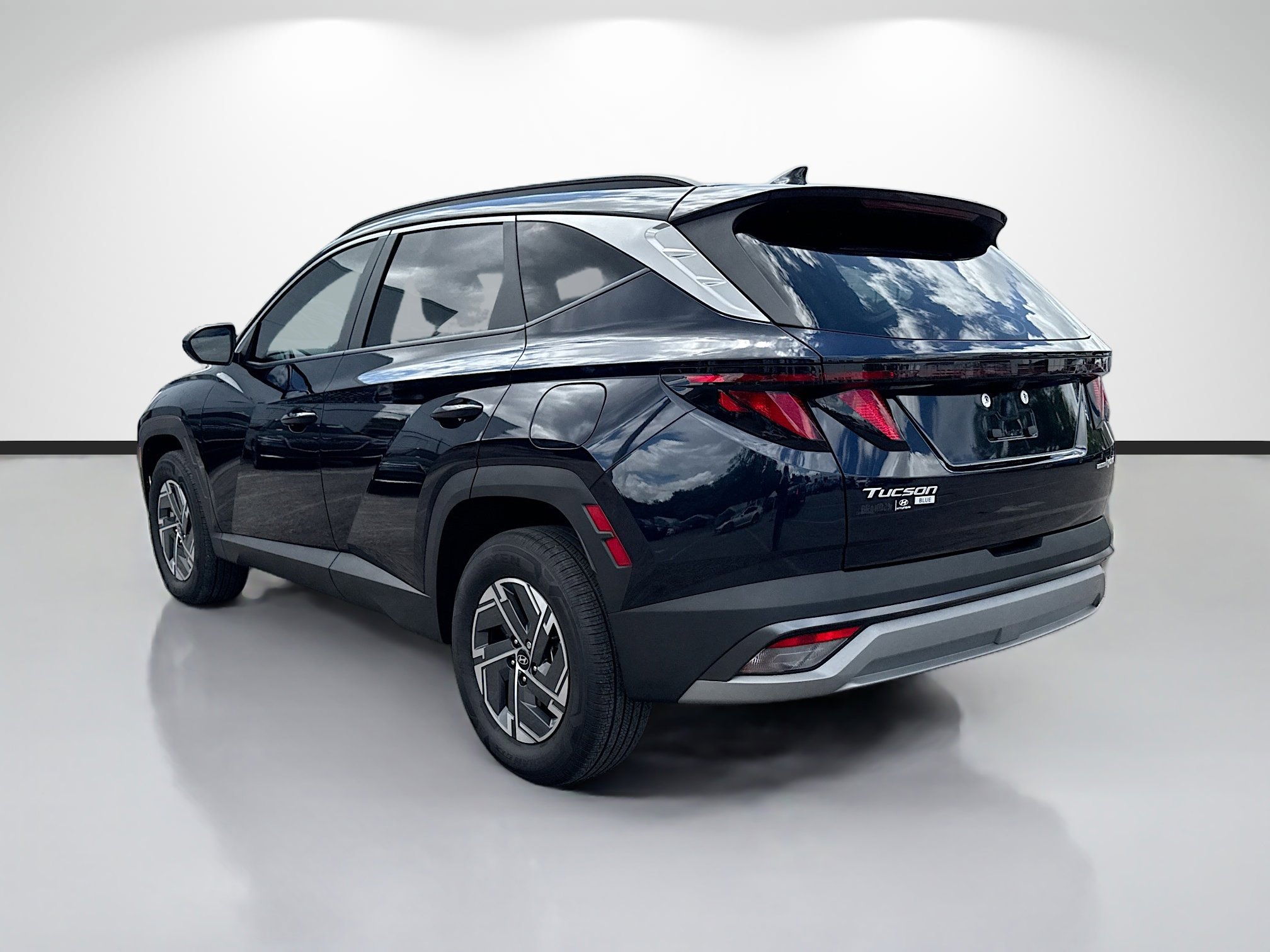 Used 2025 Hyundai Tucson Blue AWD/4WD image 5
