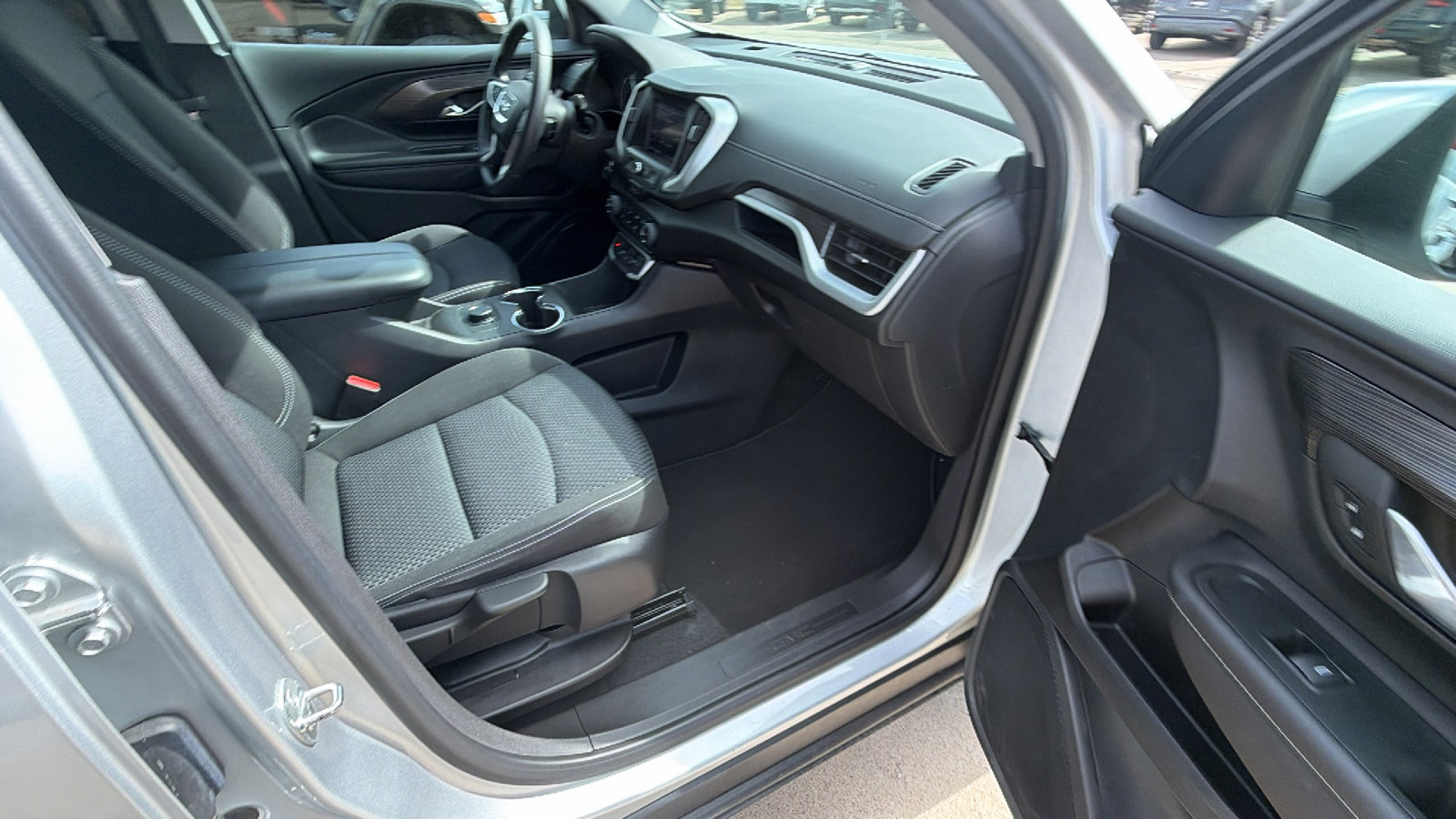 Used 2022 GMC Terrain SLE FWD image 19