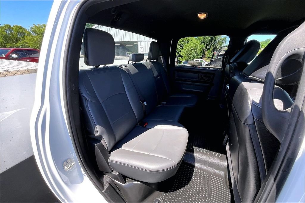 Used 2024 RAM 3500 Tradesman w/ Chrome Appearance Group AWD/4WD image 27