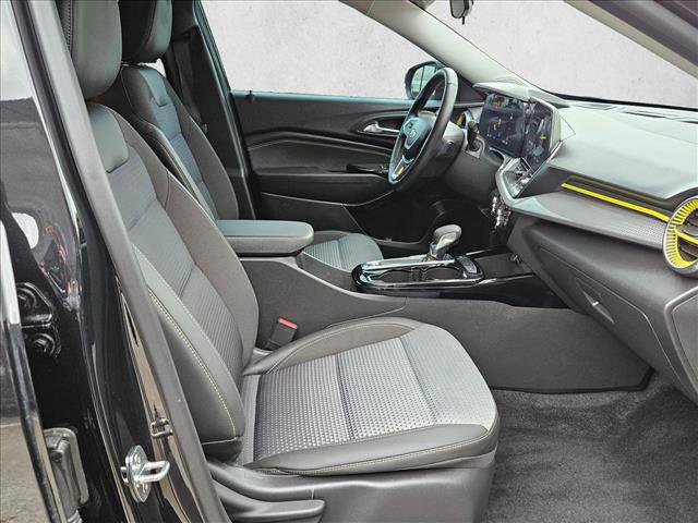 Used 2024 Chevrolet Trax LT w/ Driver Confidence Package FWD image 18