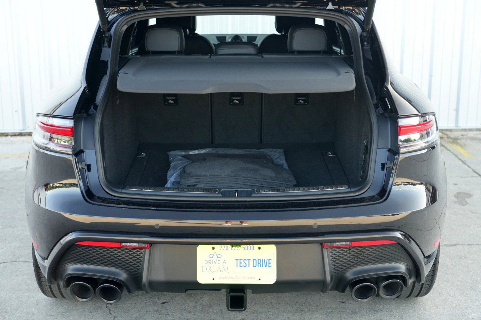 Used 2024 Porsche Macan image 10