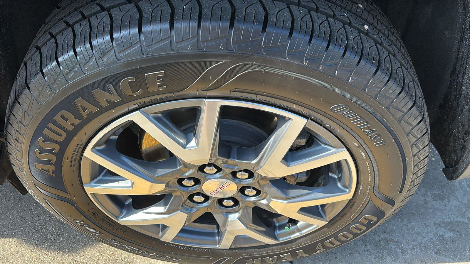 Certified 2023 GMC Acadia SLT w/ Technology Package FWD image 11
