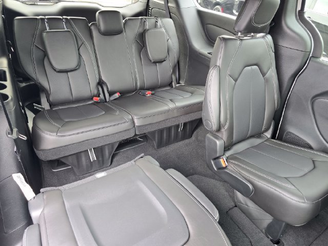New 2027 Chrysler Pacifica LX FWD image 28