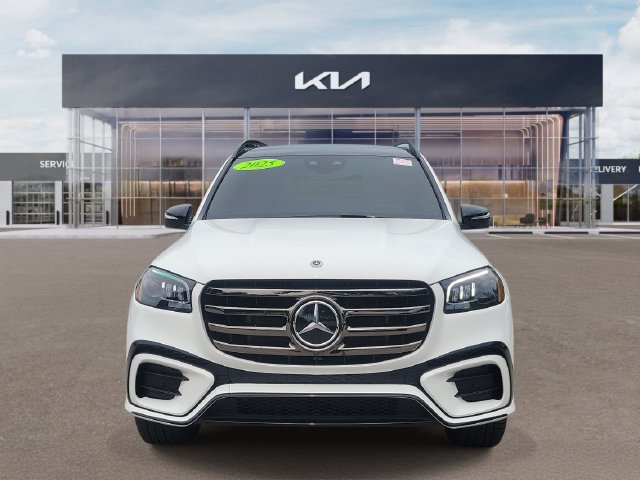 Used 2025 Mercedes-Benz GLS 450 4MATIC image 2