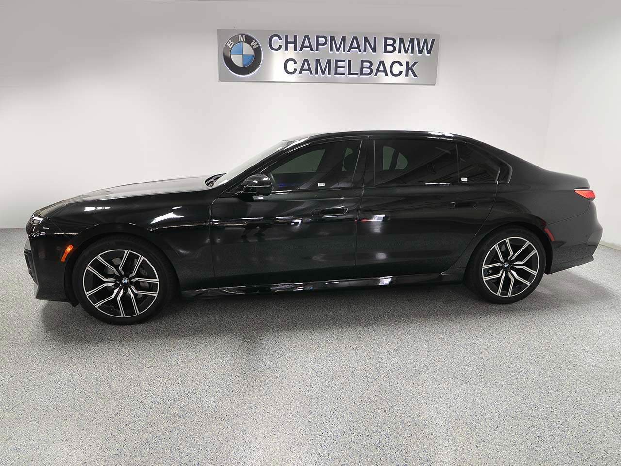Used 2025 BMW 740i xDrive AWD/4WD image 3