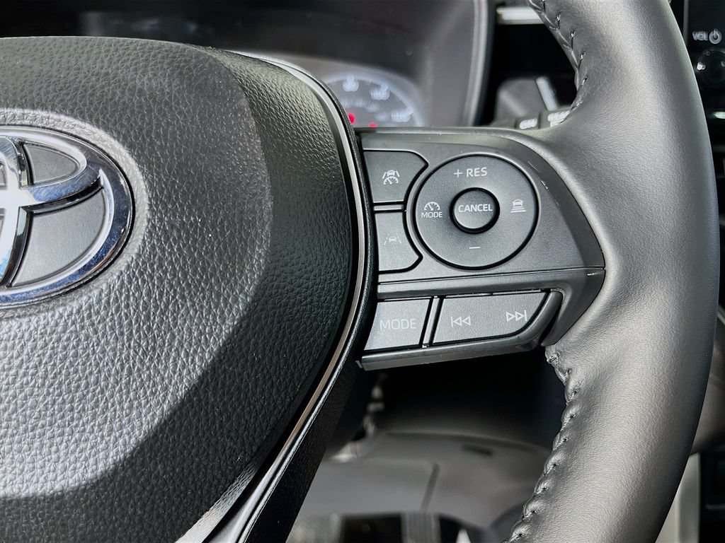 Used 2025 Toyota Corolla Cross LE w/ Moonroof Package FWD image 17
