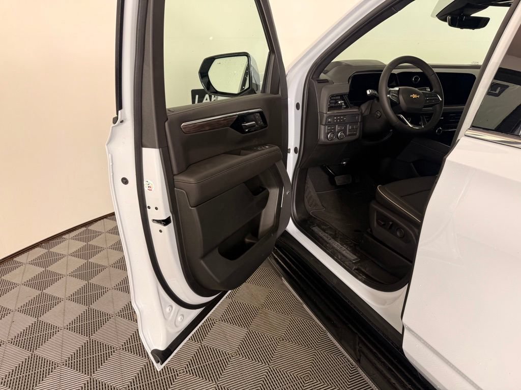 New 2026 Chevrolet Suburban Premier AWD/4WD image 21