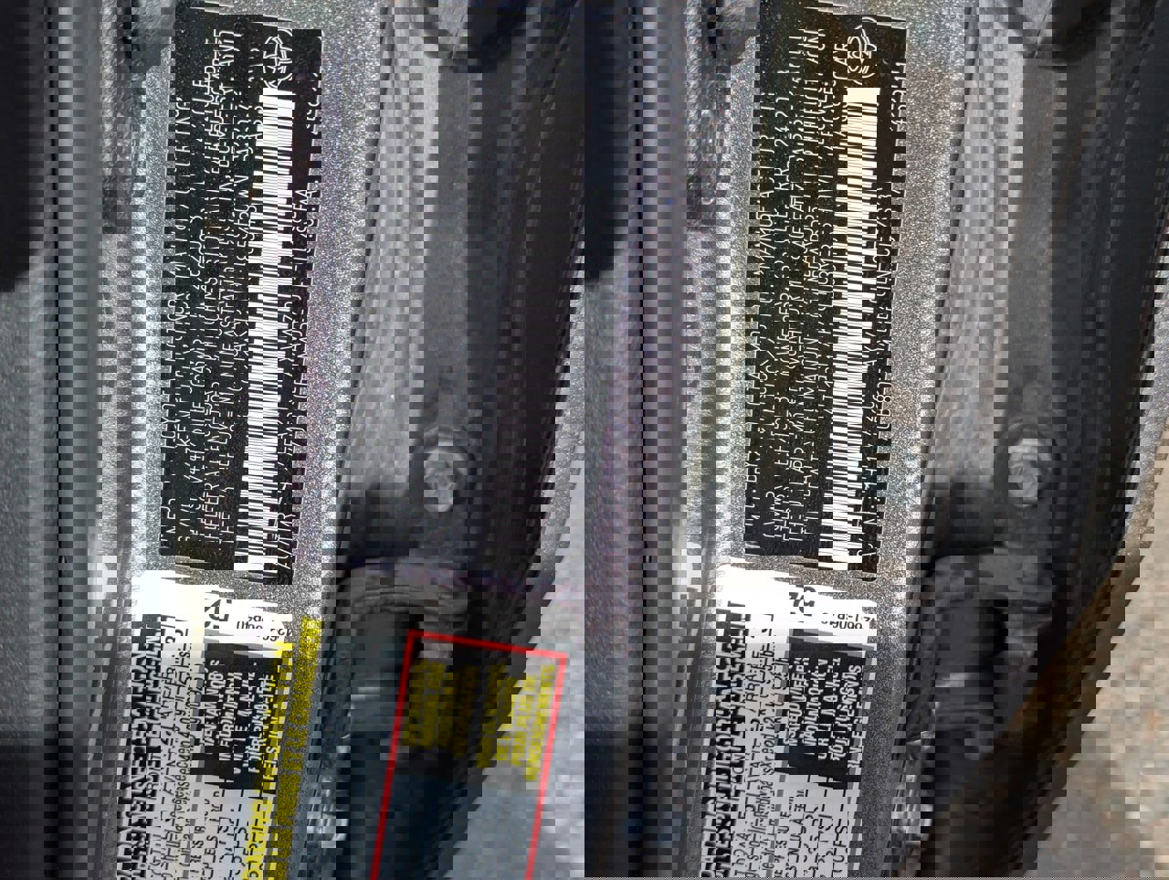 Used 2020 Toyota Camry SE w/ Blackout Package image 30