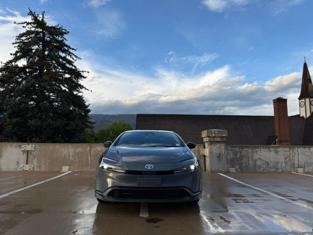 Used 2025 Toyota Prius LE FWD image 5
