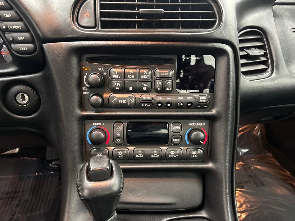 Used 2001 Chevrolet Corvette Coupe w/ Preferred Equipment Group1 image 18