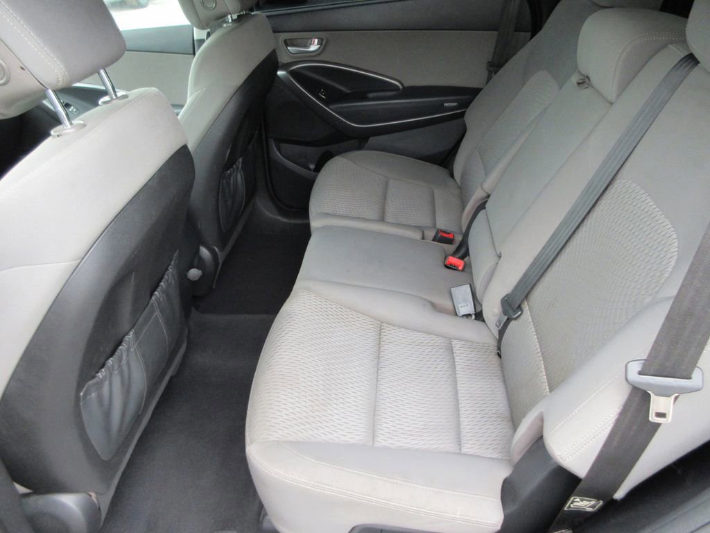 Used 2015 Hyundai Santa Fe GLS image 14