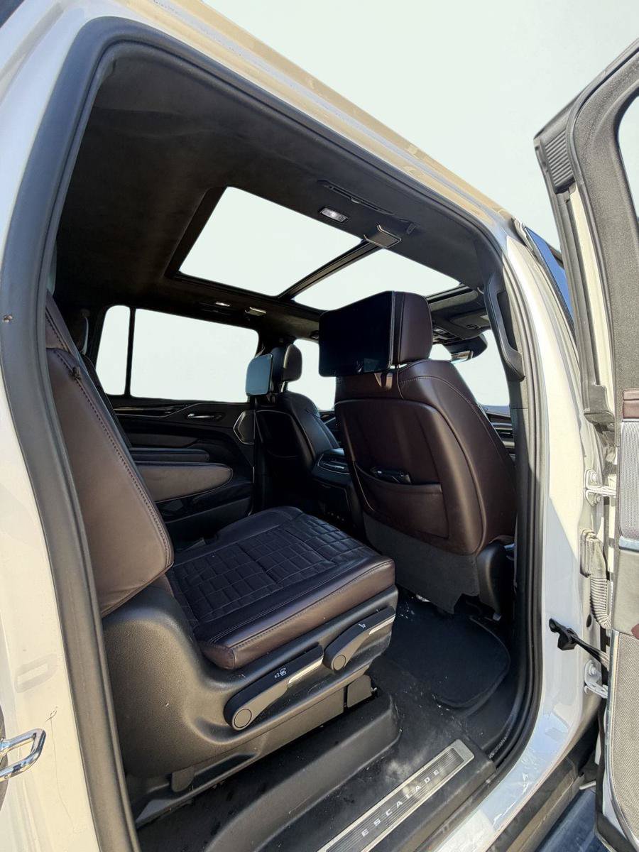 Used 2022 Cadillac Escalade ESV Sport Platinum AWD/4WD image 14