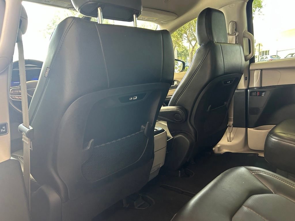 Used 2024 Chrysler Pacifica Touring-L FWD image 33