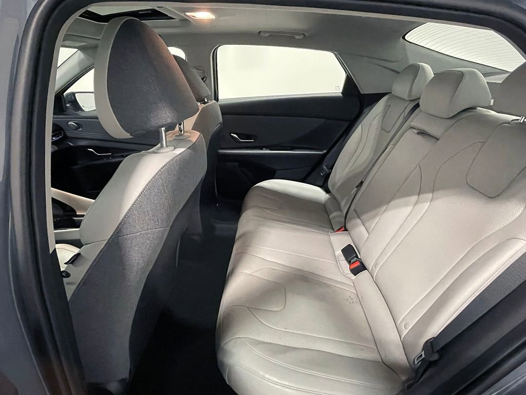 Used 2023 Hyundai Elantra Limited image 22