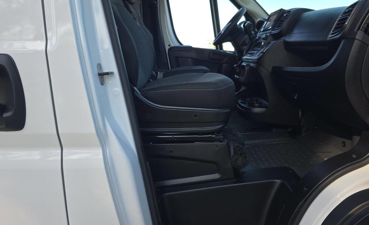 Used 2025 RAM ProMaster 2500 w/ Convenience Group image 10