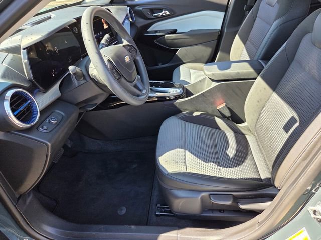 Used 2025 Chevrolet Trax LT image 11