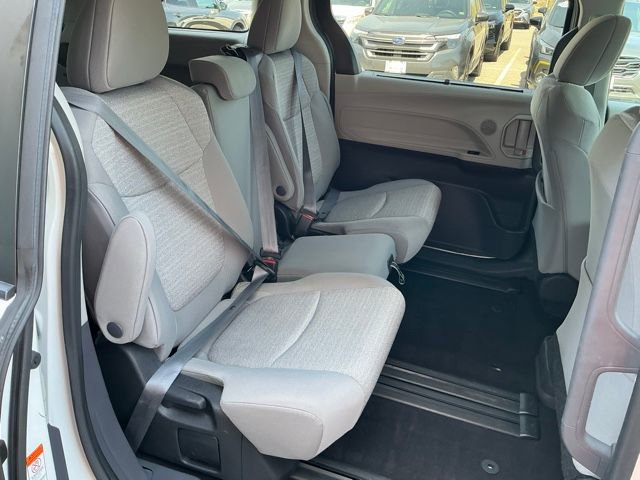 Used 2022 Toyota Sienna LE FWD image 16