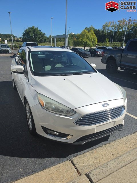 Used 2015 Ford Focus Titanium w/ Titanium Technology Package FWD image 2