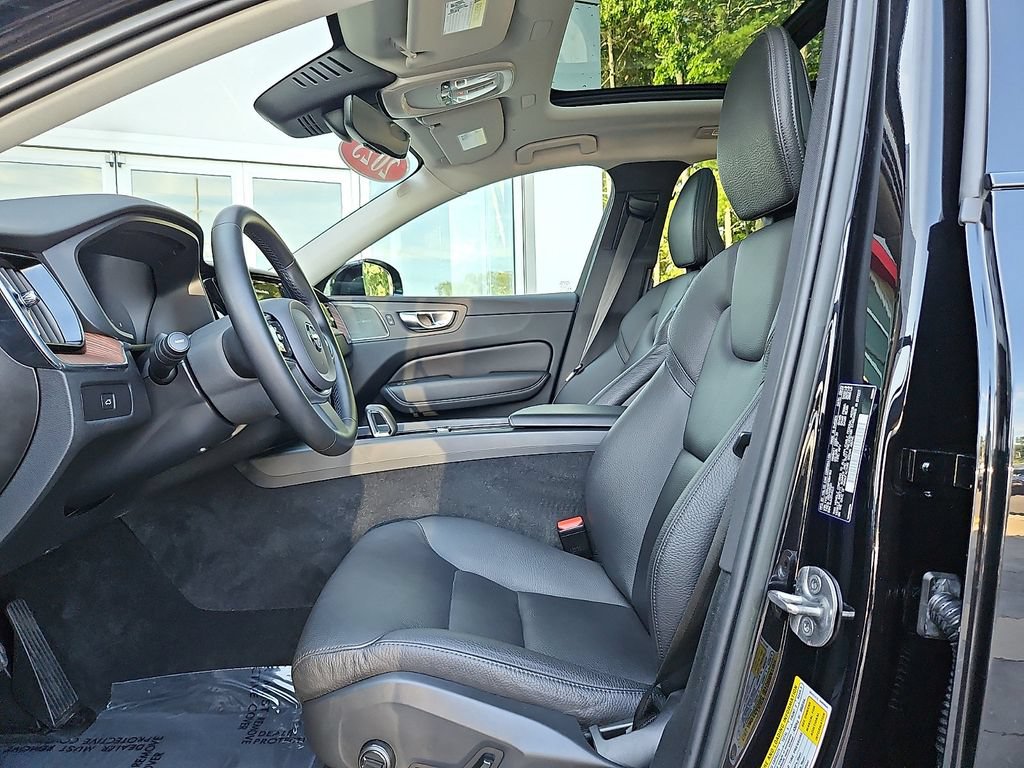 Used 2023 Volvo XC60 B5 Plus w/ Protection Package Premier AWD/4WD image 13
