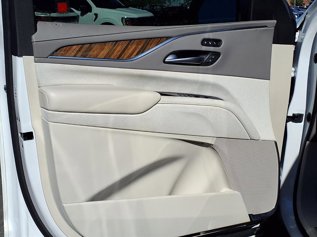Used 2022 Cadillac Escalade Premium Luxury Platinum w/ Heavy-Duty Trailer Package image 34