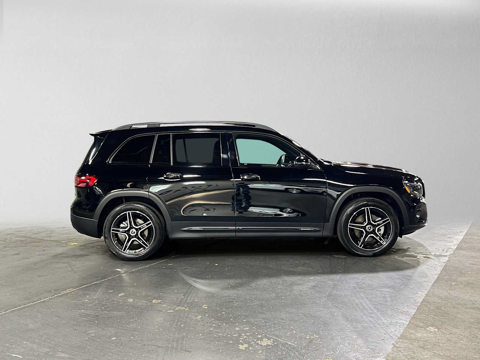 Certified 2026 Mercedes-Benz GLB 250 4MATIC image 2