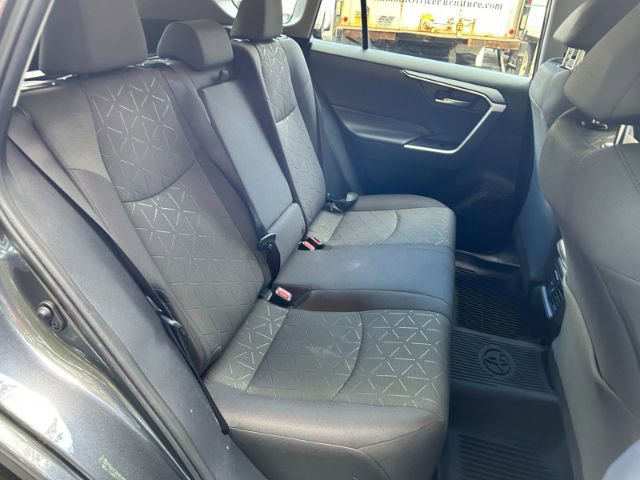 Used 2020 Toyota RAV4 XLE image 30