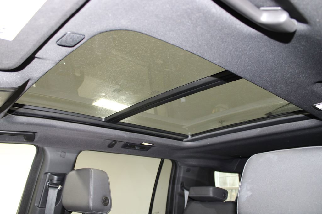 Used 2023 Chevrolet Suburban Z71 w/ Luxury Package image 38