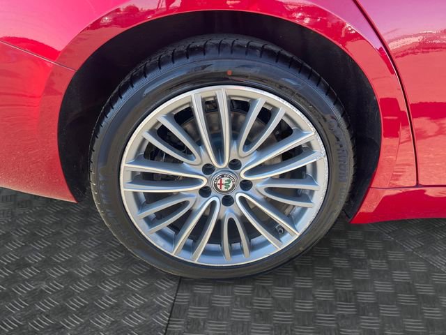 Used 2018 Alfa Romeo Giulia Ti w/ Quick Order Package 22X Lusso image 35
