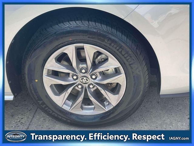 Used 2024 Toyota Sienna XLE FWD image 9