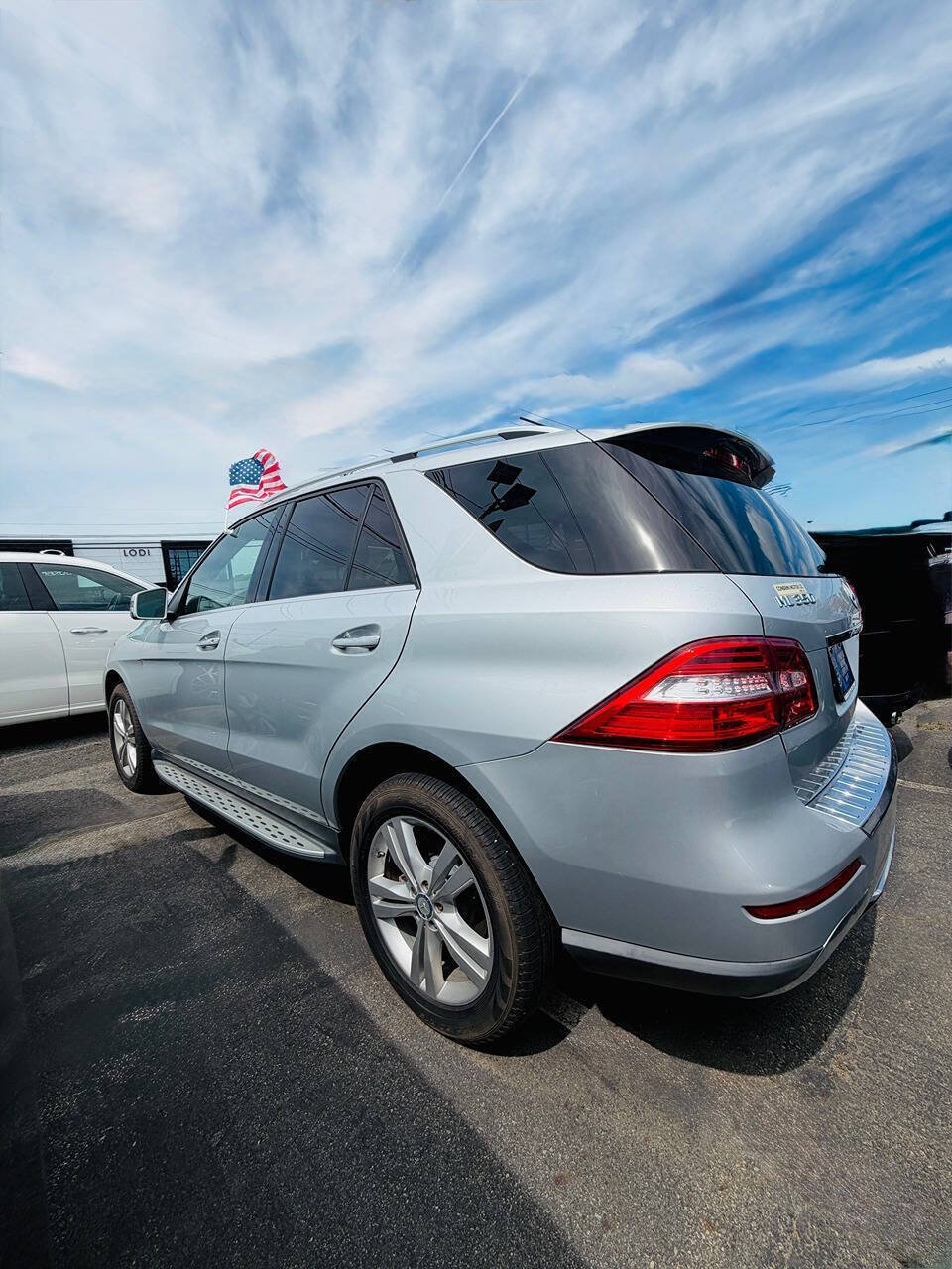Used 2015 Mercedes-Benz ML 350 4MATIC w/ Premium 1 Package image 4