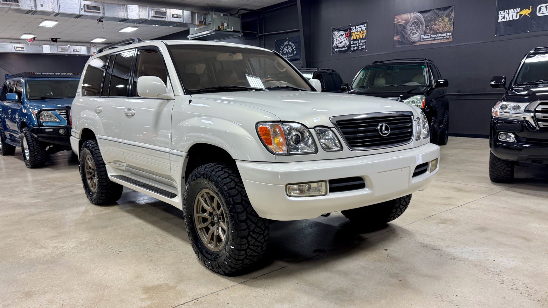 Used 2000 Lexus LX 470 4WD image 4