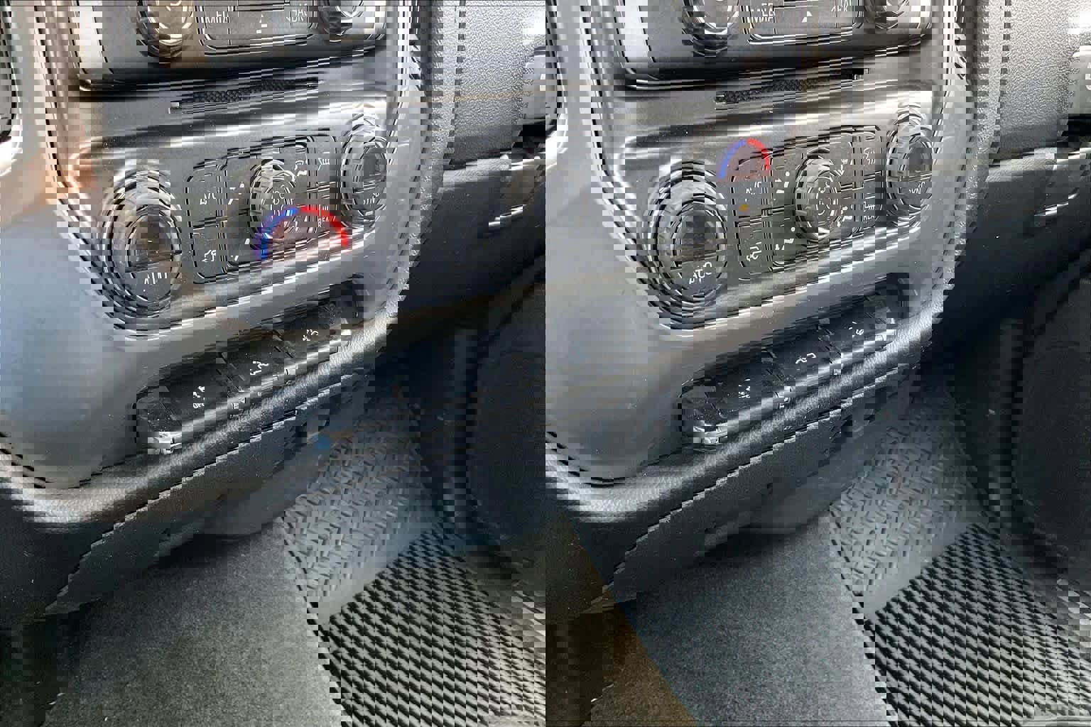 Used 2018 Chevrolet Silverado 1500 LT w/ All Star Edition image 32