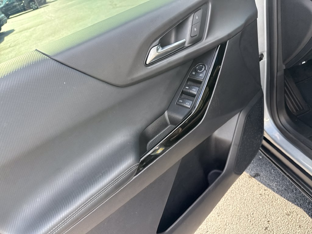 Used 2025 Chevrolet Equinox LT w/ Safety and Technology Package FWD image 14