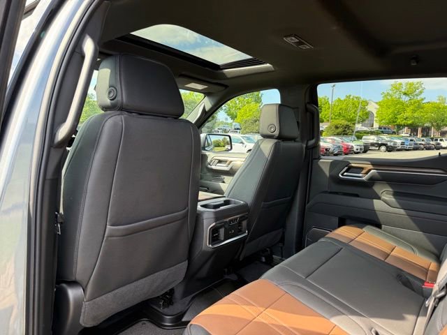 Used 2025 Chevrolet Silverado 1500 High Country w/ Technology Package AWD/4WD image 26