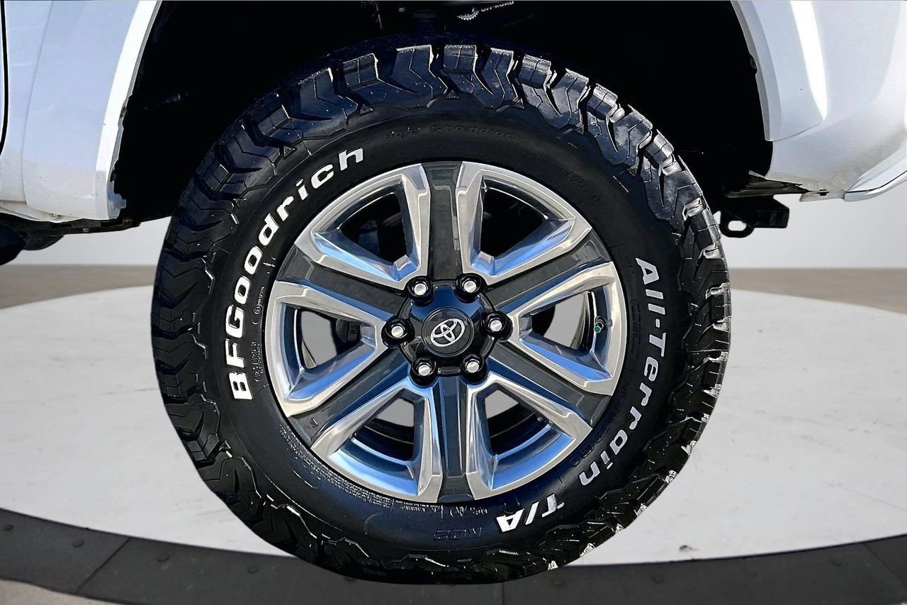 Used 2019 Toyota Tacoma Limited image 34