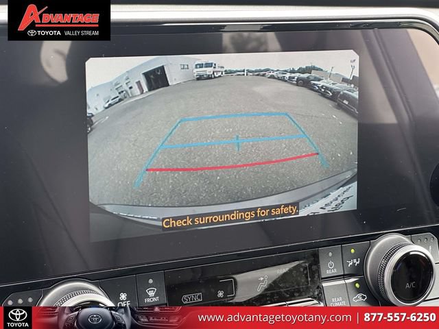 Used 2024 Toyota Highlander XLE AWD/4WD image 37