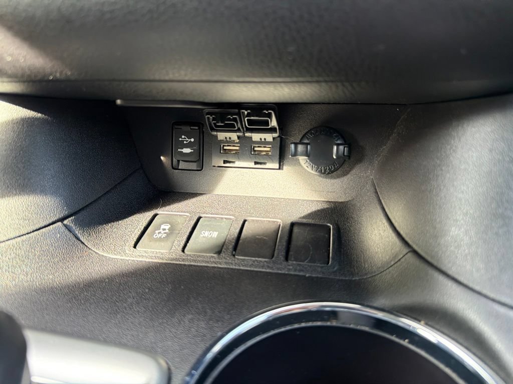Used 2019 Toyota Highlander LE FWD image 21