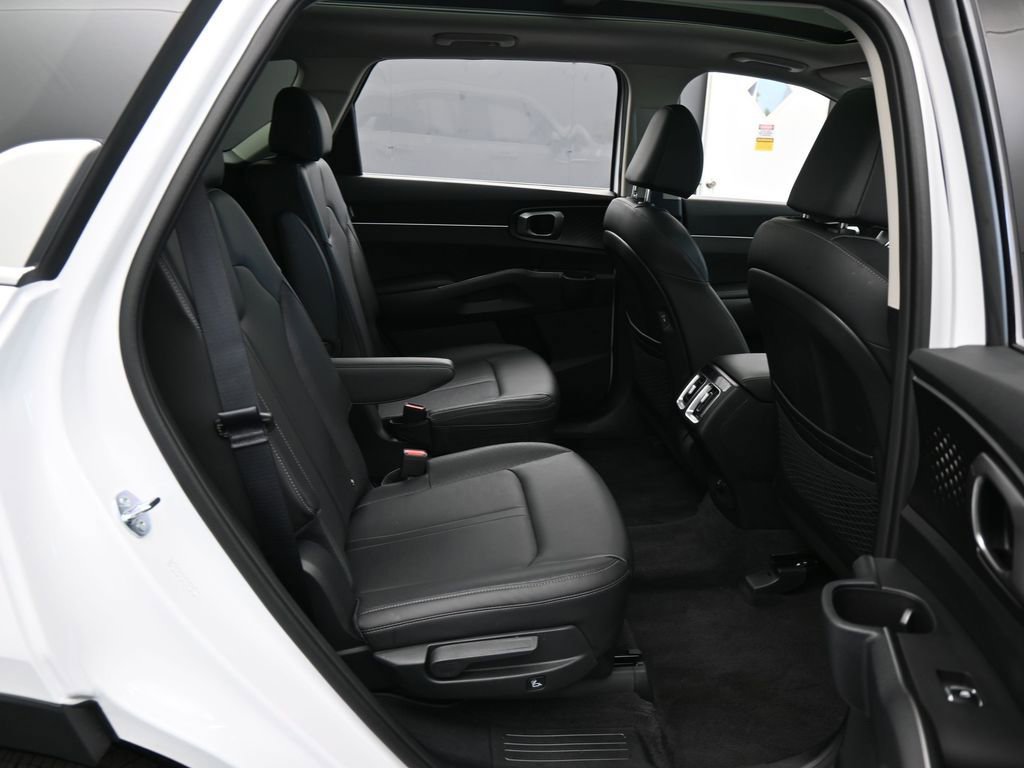 Used 2025 Kia Sorento EX w/ Panoramic Sunroof Package FWD image 40