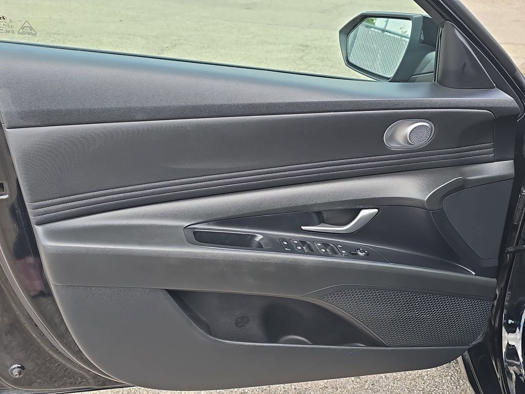 Used 2023 Hyundai Elantra SEL w/ Convenience Package image 25