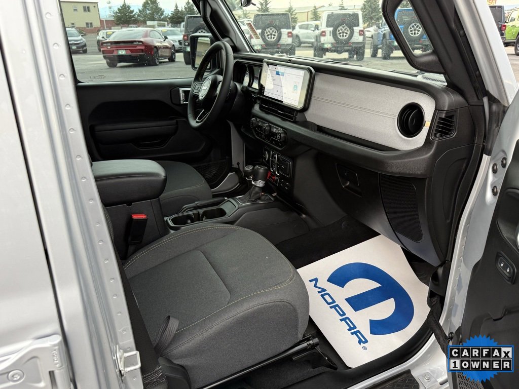 Used 2024 Jeep Gladiator Sport image 16