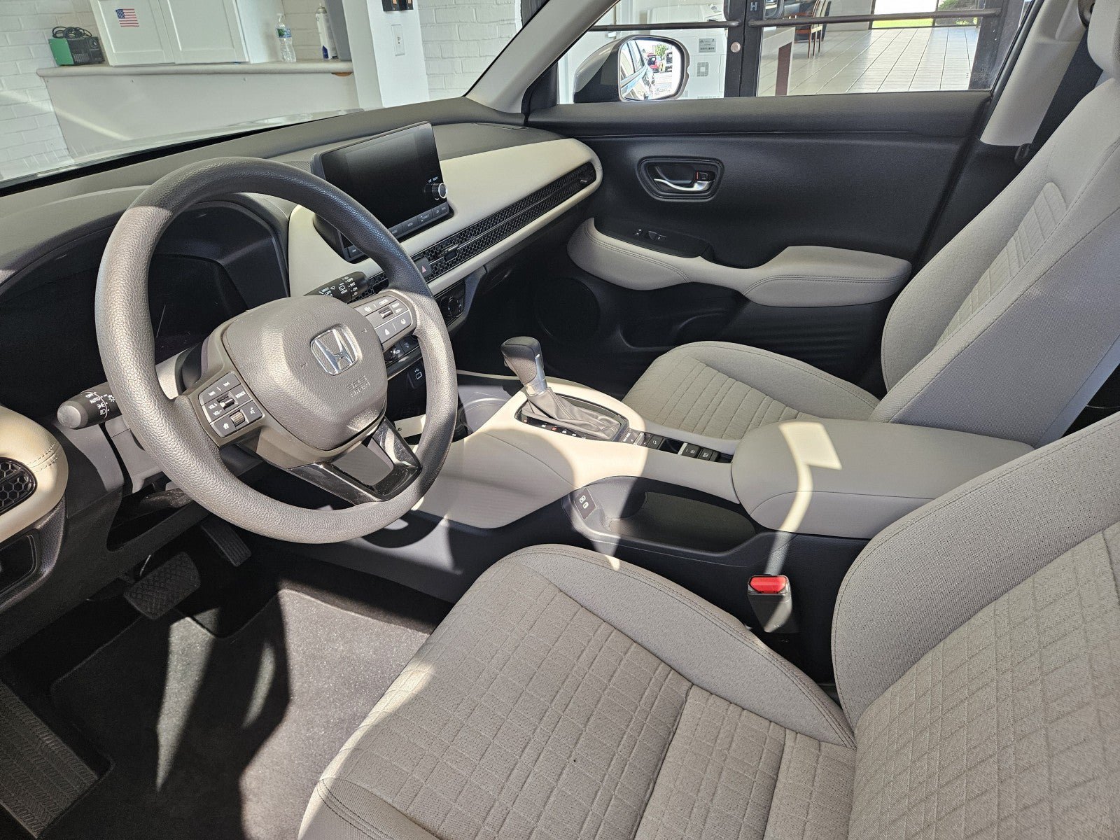 Used 2025 Honda HR-V LX image 8