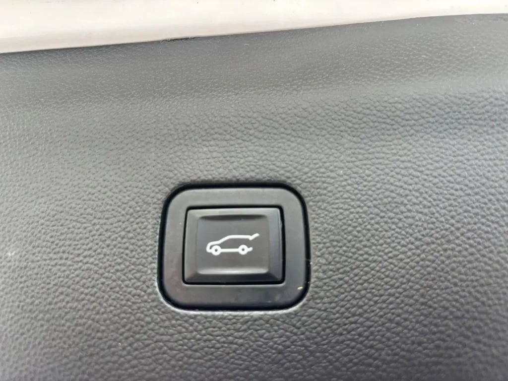 Used 2019 Buick Enclave Premium AWD/4WD image 17