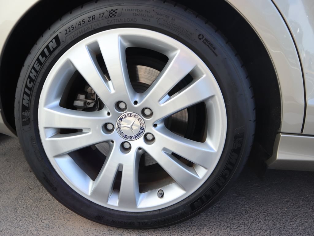 Used 2011 Mercedes-Benz C 300 Sedan image 17