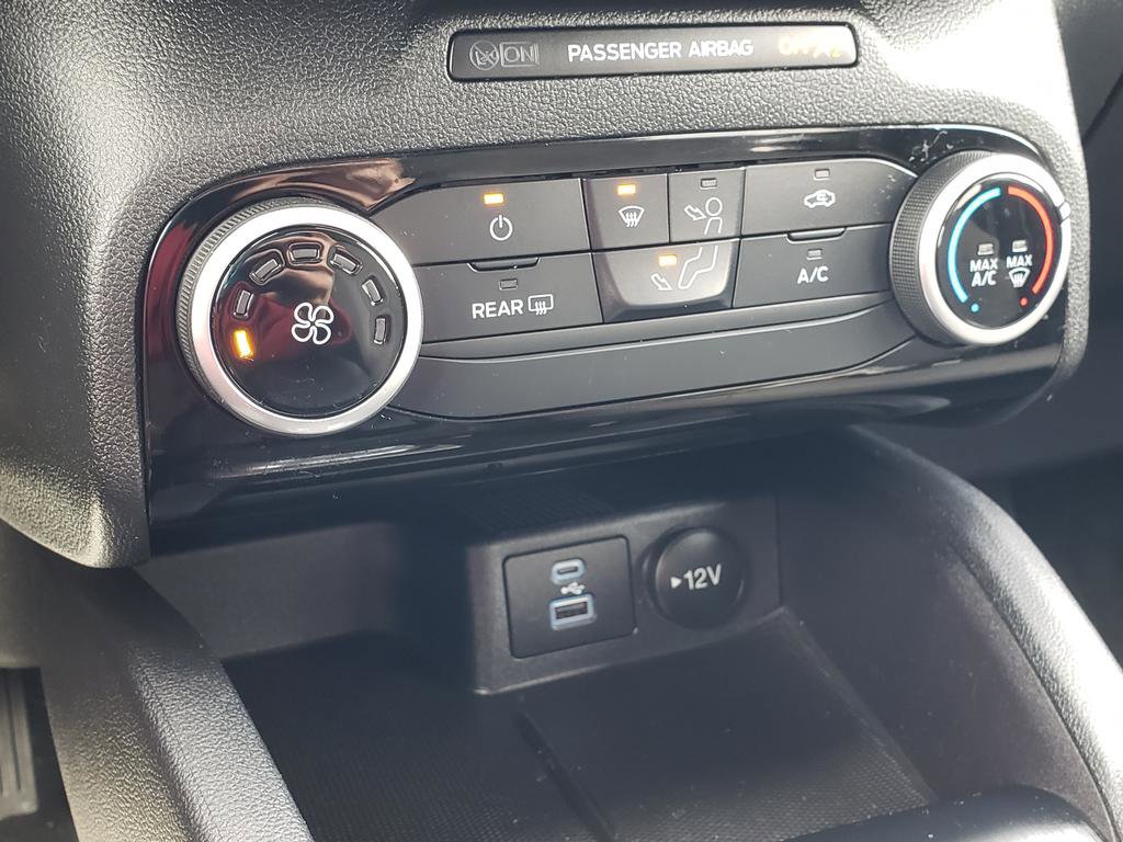 Used 2022 Ford Escape SE image 18