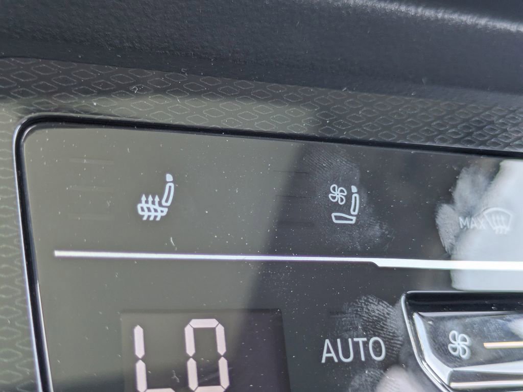Certified 2025 Volkswagen Taos SEL image 24