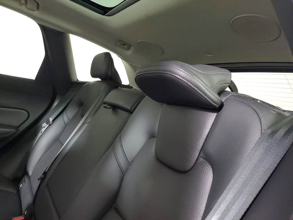 Certified 2023 Volvo XC60 B5 Plus w/ Protection Package Premier image 15