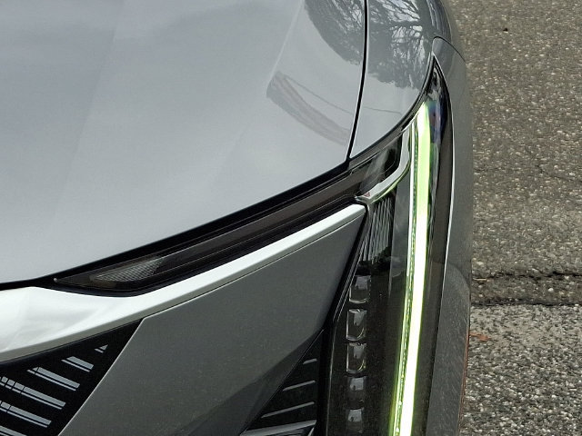 Certified 2025 Cadillac Optiq Luxury 2 AWD/4WD image 7