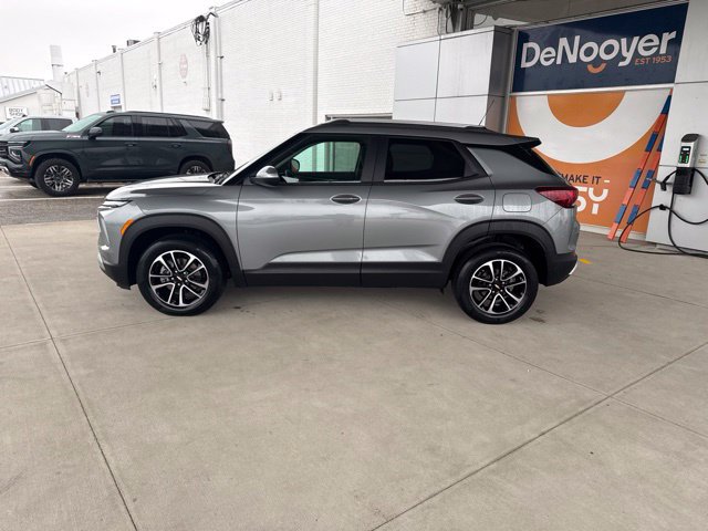 Used 2026 Chevrolet TrailBlazer LT w/ Convenience Package AWD/4WD image 8