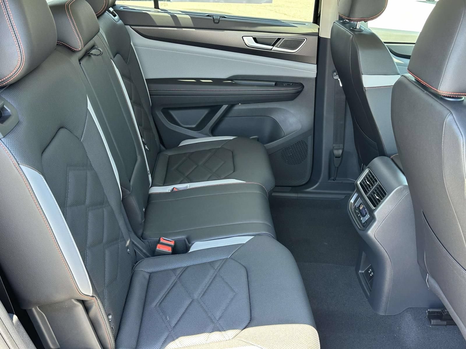 New 2026 Volkswagen Atlas Peak Edition AWD/4WD image 15