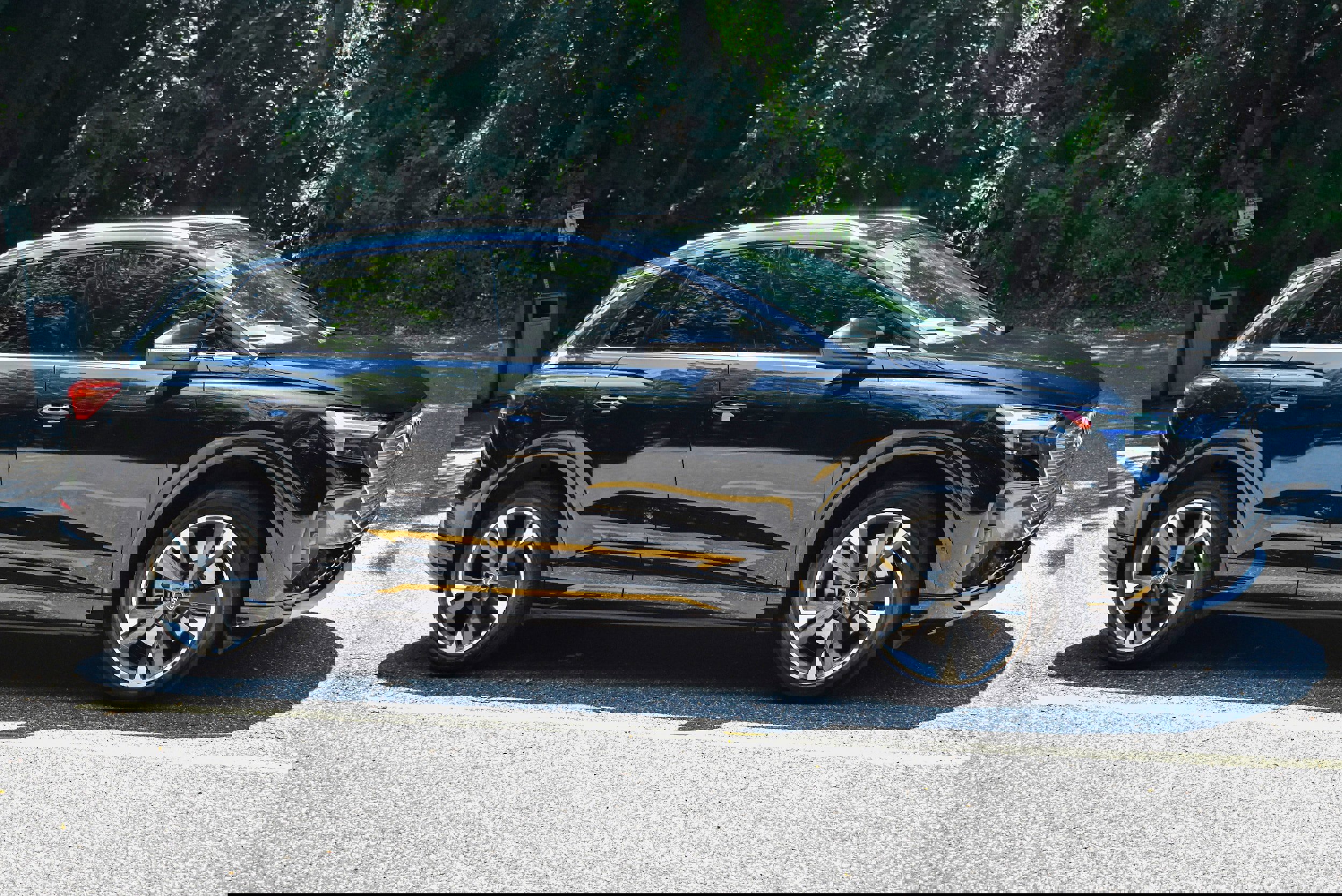 Used 2022 Audi Q4 e-tron Premium Plus w/ Premium Plus image 11